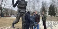 Учащиеся старших классов приняли участие в акции по благоустройству мемориалов и памятников воинской славы