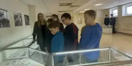 Учащиеся 5А и 8Б посетили школьный музей "Ад бацькi да бацькаўшчыны".