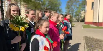 Возложение цветов к памятнику жертвам фашизма