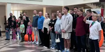 Споем гимн вместе