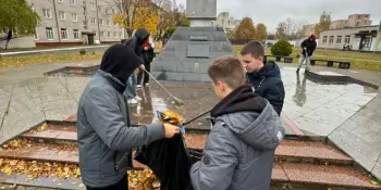 Акции по наведению порядка у памятника жертвам фашизма