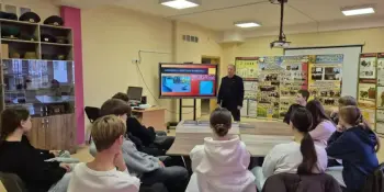 Нам мир завещано беречь