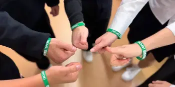 Ребята из молодежного волонтёрского движения БРСМ "Доброе Сердце" нашей школы провели уборку территории учебного заведения