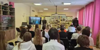 Перед учащимися выступил курсант Военной академии Республики Беларусь