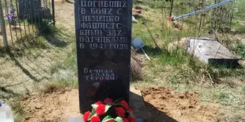 Накануне праздника Дня Победы провели акцию по наведению порядка и благоустройству памятника советским летчикам