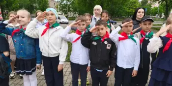 Наши ребята вступили в "октябрята" и "пионеры"