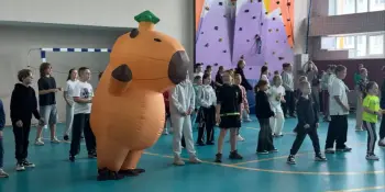 "Здравствуй, школа!" — полет нормальный.